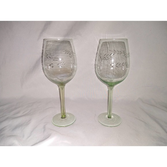 Green stemware etched wineglass set of 2 - Picture 1 of 5